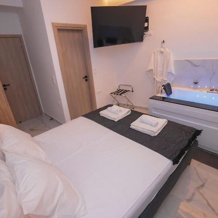 Zeos Finest Jacuzzi Suite Athens Ngoại thất bức ảnh