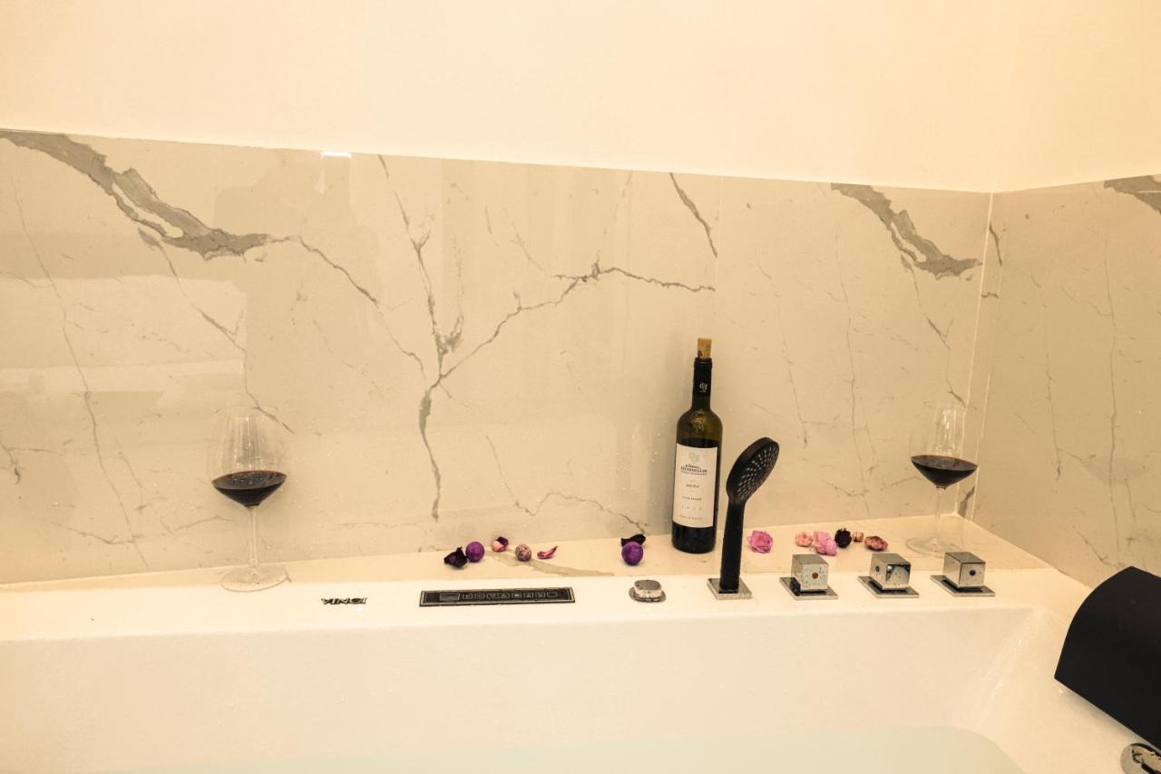 Zeos Finest Jacuzzi Suite Athens Ngoại thất bức ảnh